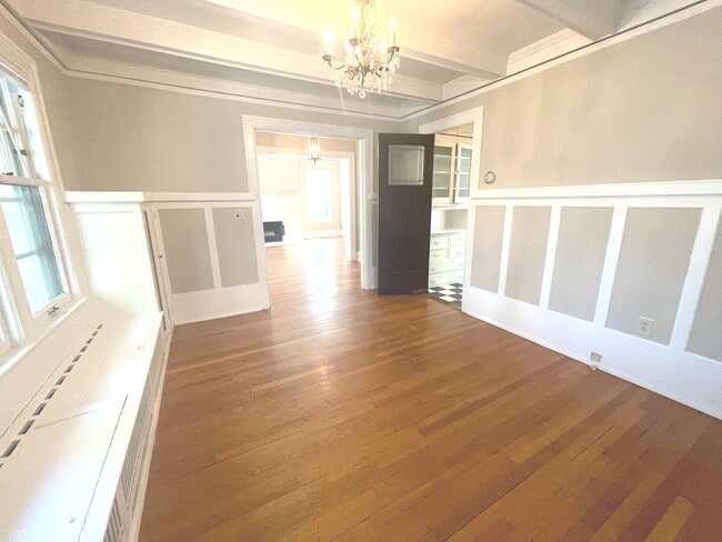 Building Photo - 2541 N Lake Dr