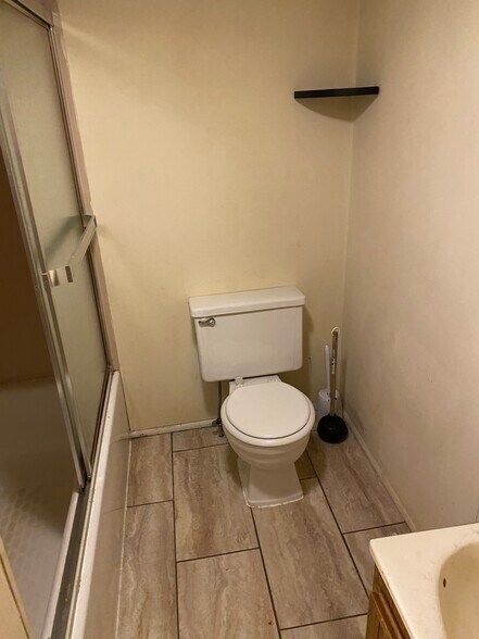 Building Photo - 245 S Walnut St