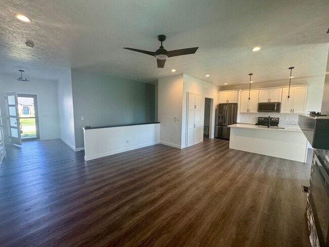 Building Photo - ** SECURITY DEPOSIT SPECIAL** 5 bedroom 3 bath in SW Lincoln