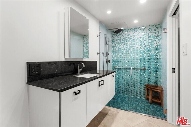 Building Photo - 4314 Marina City Dr