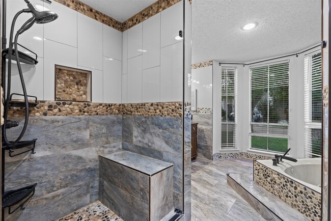 Building Photo - 13051 Meadowline Dr