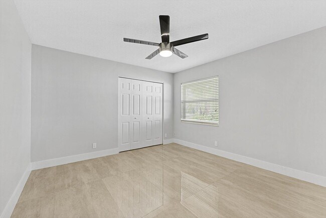 Building Photo - 20094 W Key Dr