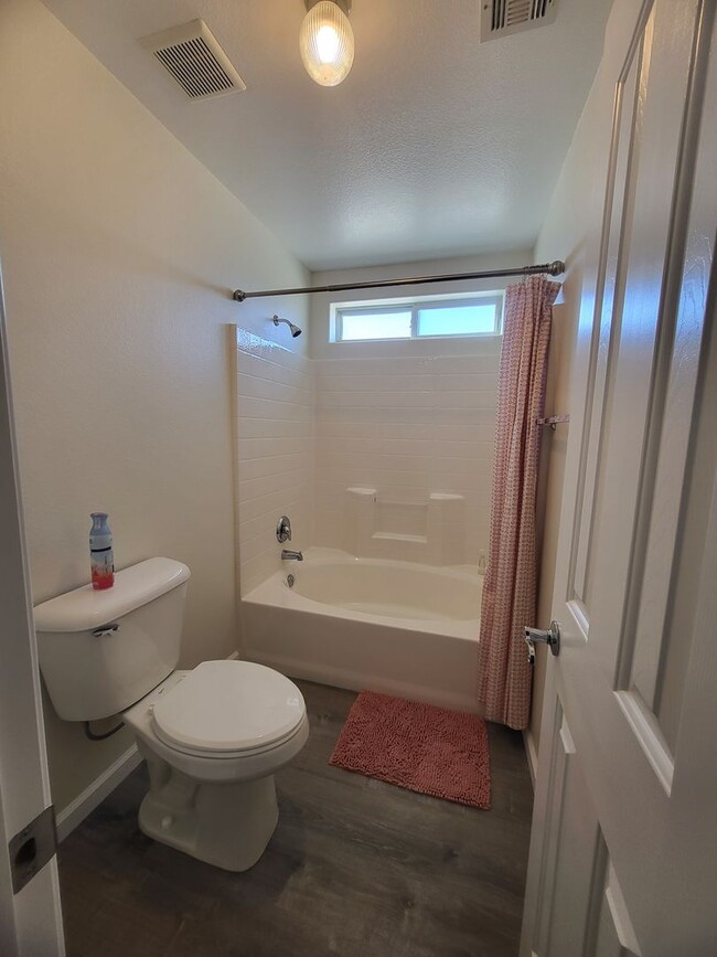 Building Photo - GOLDEN SPRINGS RANCH U8 - W. Betty Avenue