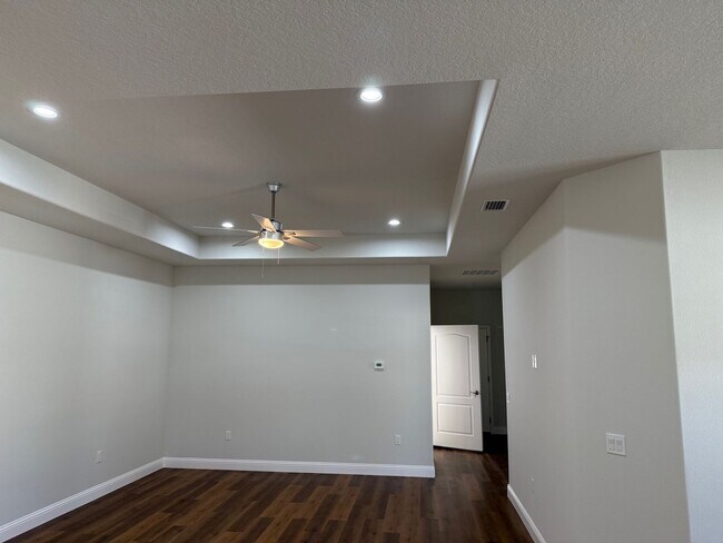 Building Photo - Brand new 3/2/1 with screed in porch and f...