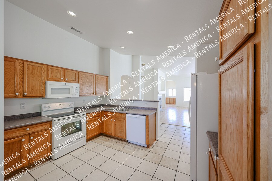 Building Photo - 17463 W Rock Wren Ct