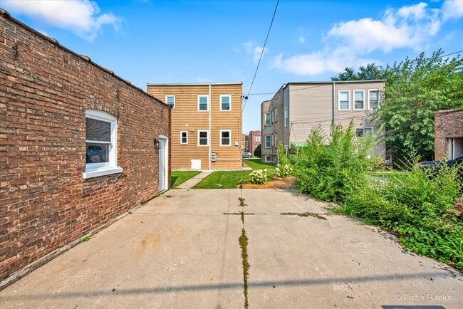 Building Photo - 623 Elgin Ave
