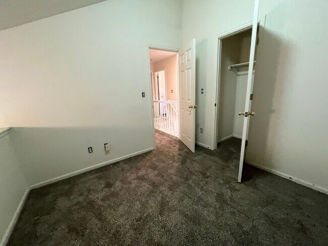 Building Photo - Great Townhome in North Fort Collins