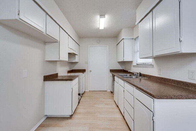 Building Photo - 2908 Rosen Ave