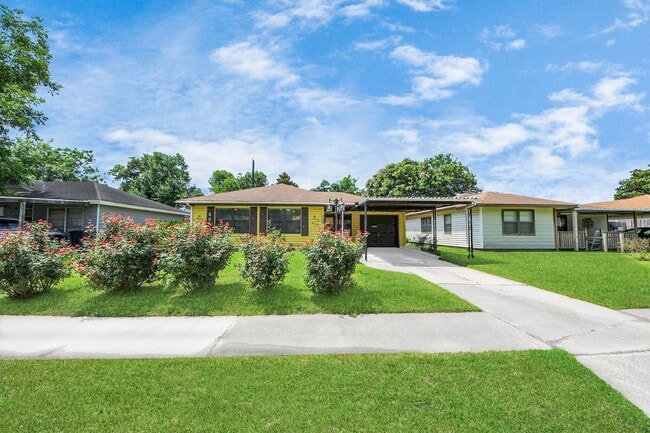 Building Photo - 2404 Grape Ln