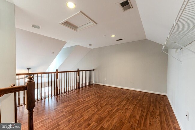 Building Photo - 1552 Oakley Ln
