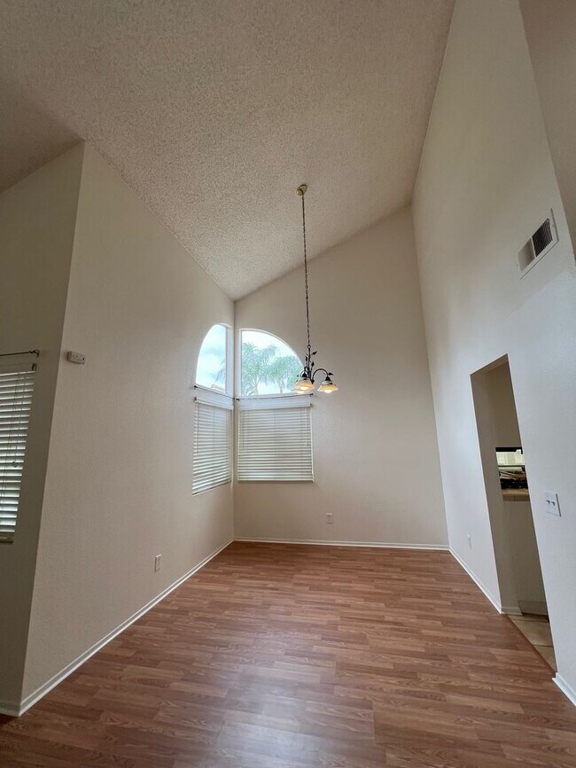 Building Photo - **Beautiful Lake Elsinore 3 Bdrm 2.5 Baths...