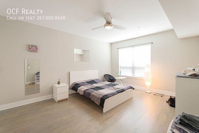 Building Photo - Graduate Hospital Three Bed Apartment