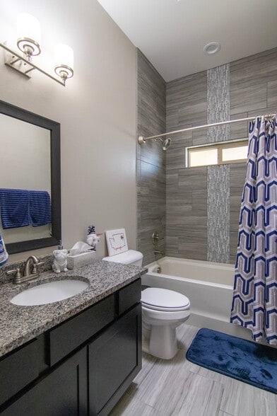 Guest Bathroom - 3456 David Palacio Dr