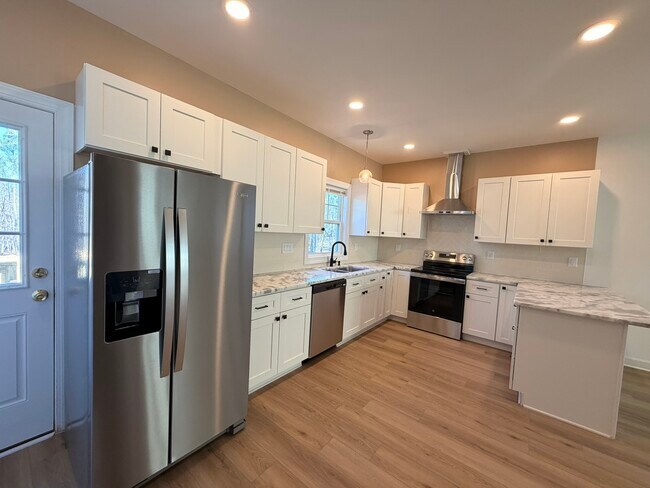 Building Photo - 126 East End Ave