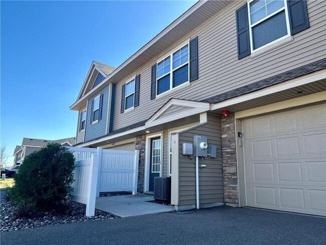 Building Photo - Spacious 3BR Townhome with Loft & Attached 2-Car Garage - Available NOW!