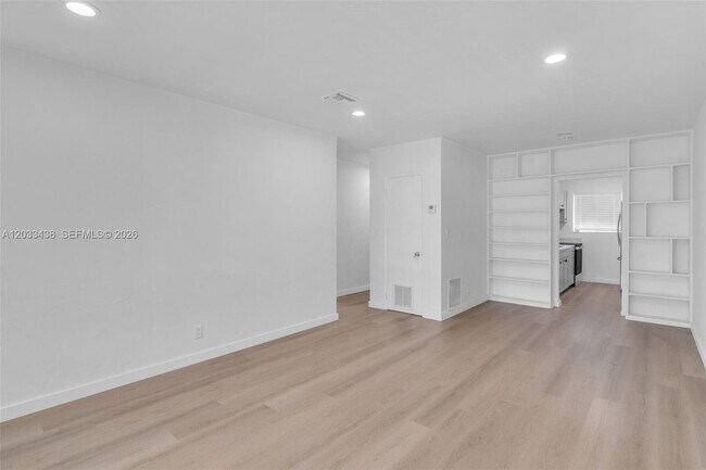 Building Photo - 401 SW 25th Ave