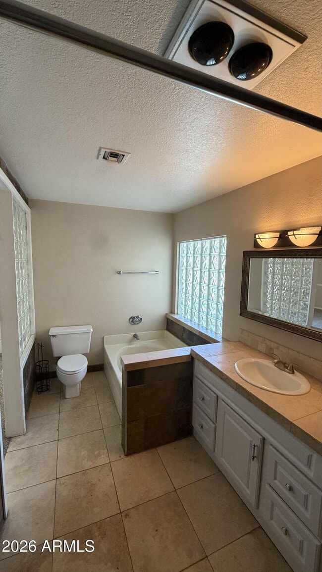 Building Photo - 4624 W Chicago St