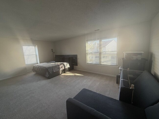 Building Photo - BeautifullyTownhome in Sought-After Indian Lakes * Ask Abut Our Zero Deposit*