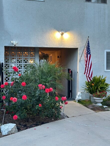 Building Photo - 11130 Huston St