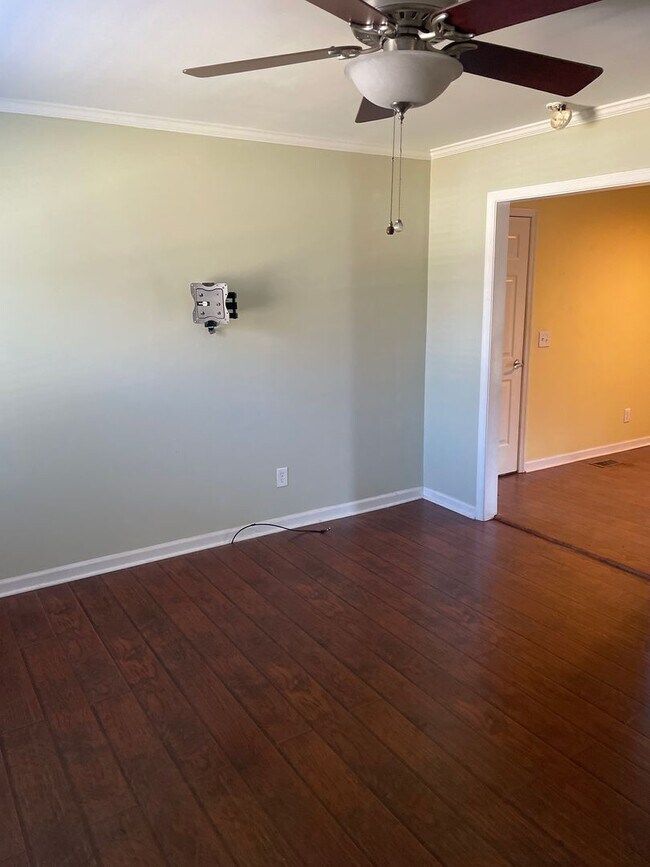 Building Photo - 1400 Vestal Rd