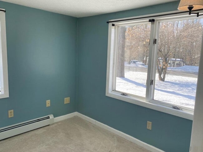 Building Photo - 1136 Pownal Rd