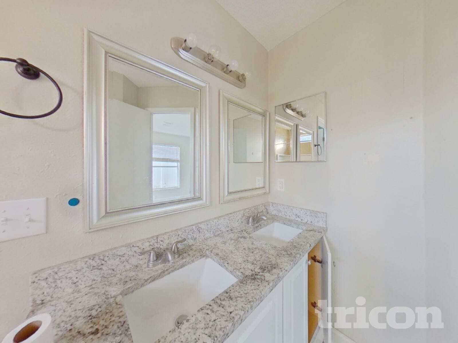 Building Photo - 1930 Bluets Ct