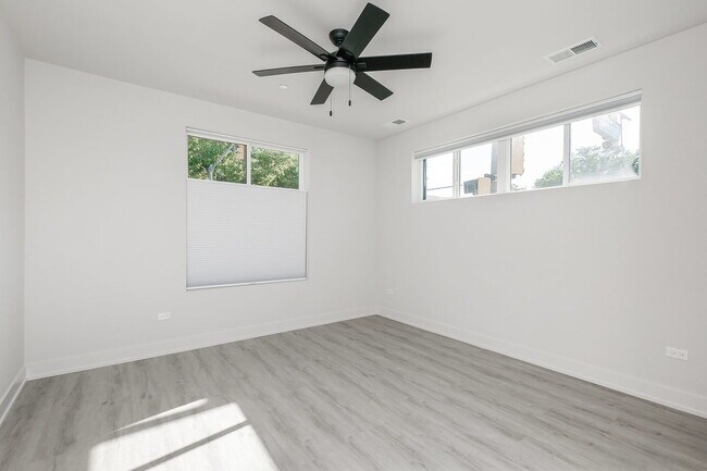 Building Photo - 5117 Fairview Ave