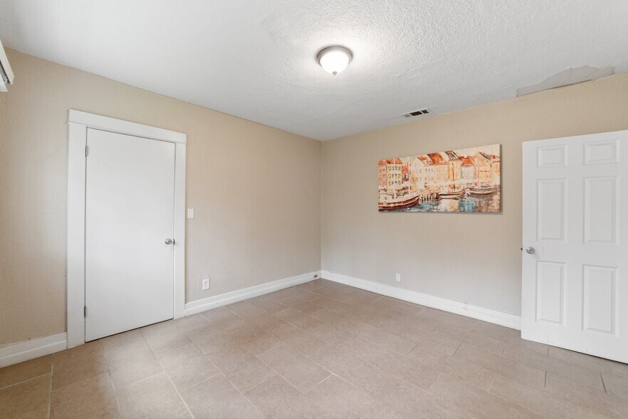 Building Photo - 4212 Locust St