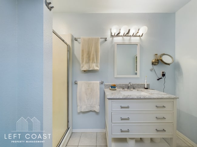 Building Photo - 1033 NW Inlet Ave