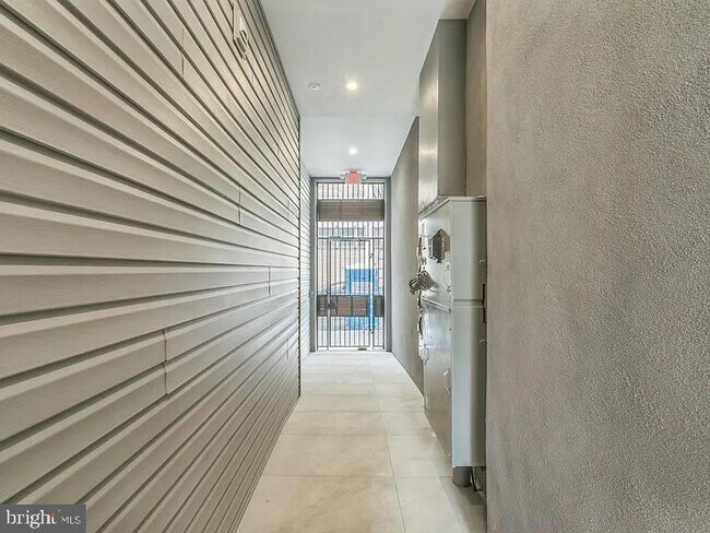 Building Photo - 1245 N 26th St