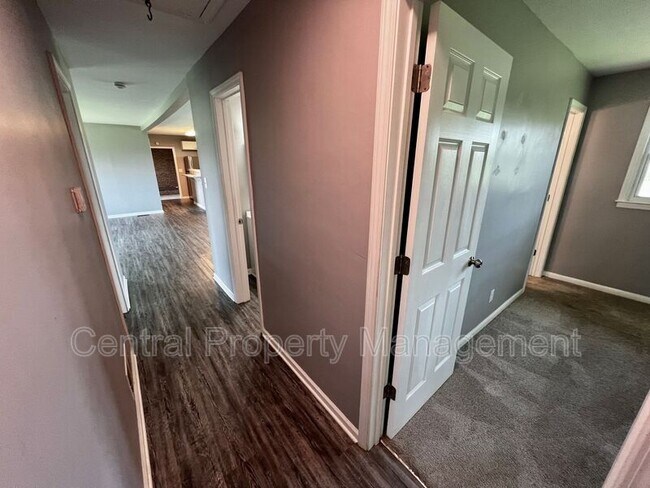Building Photo - 104 Madison Cir
