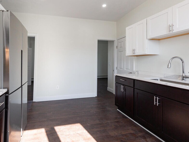 Building Photo - 35 Valley St