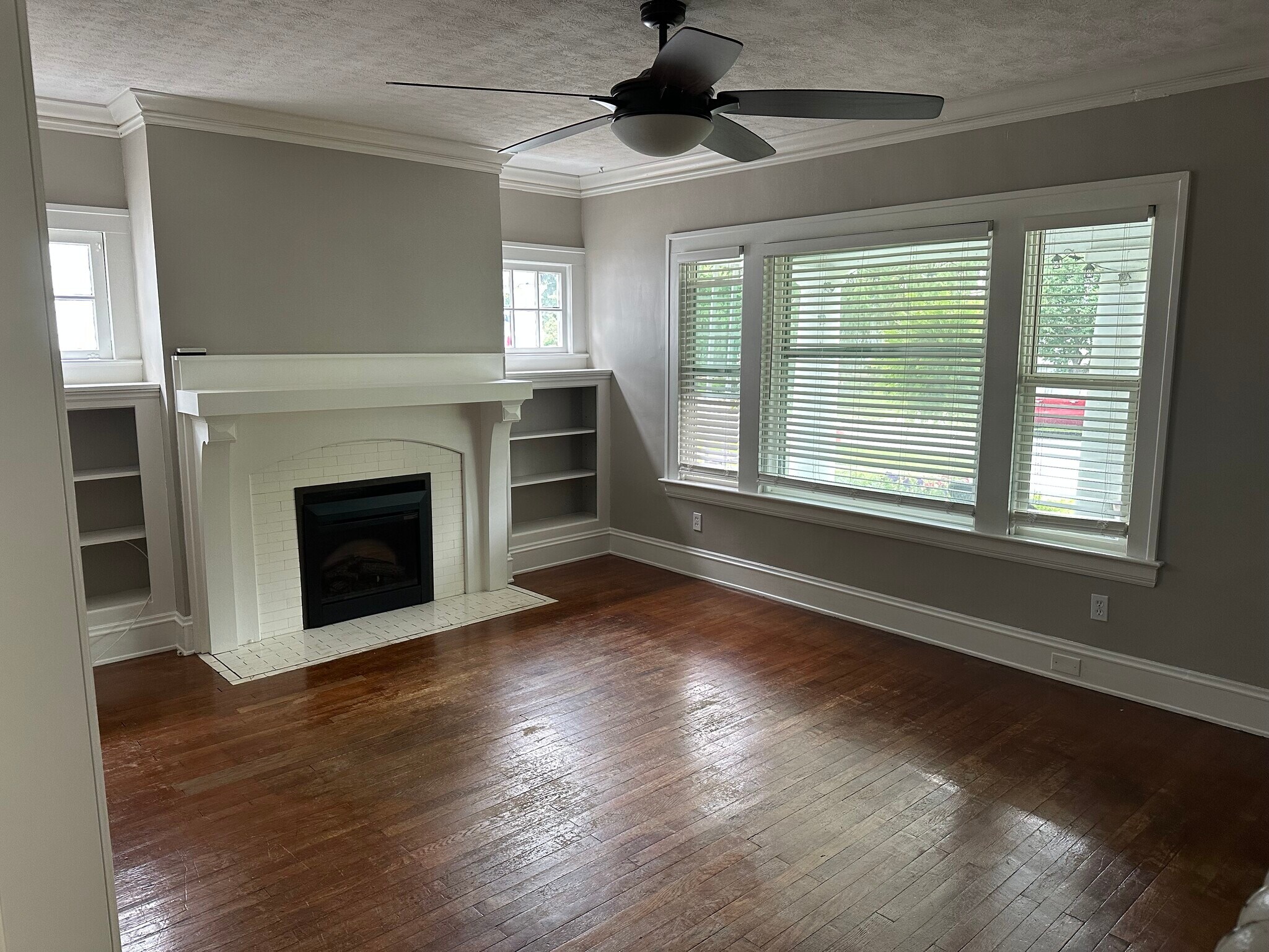 Living room - 1286 Edwards Ave
