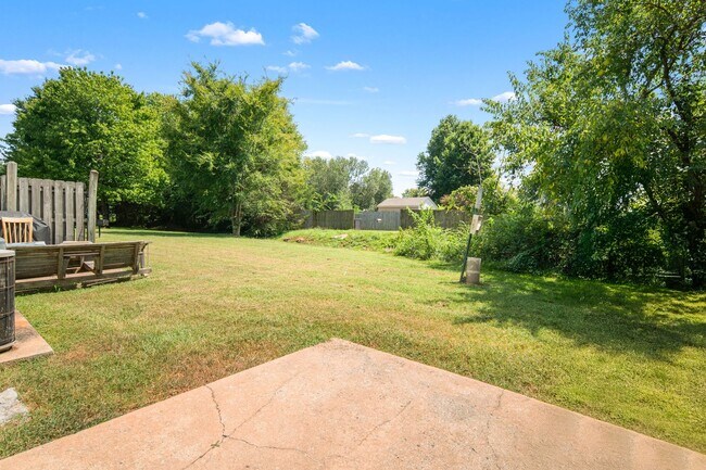 Building Photo - 2320 Willowbrook Dr