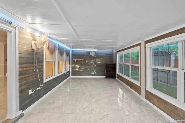 Building Photo - 6739 Tezel Bend