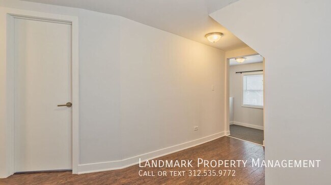Building Photo - 2833 N Avers Ave