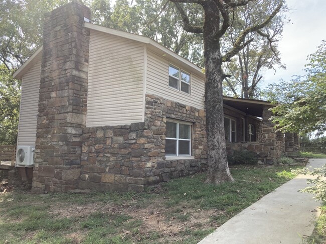 Building Photo - 10722 Revis Hill Rd