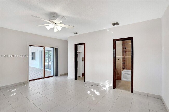 Building Photo - 612 Hibiscus Dr