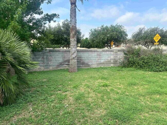 Building Photo - 2801 Braids Dr