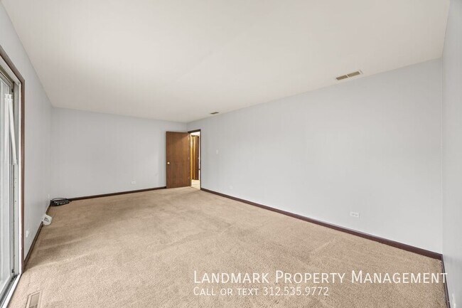 Building Photo - 654 Cambridge Ave