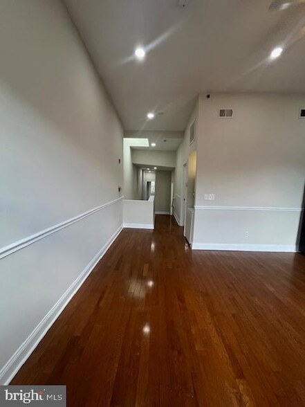 Building Photo - 923 N 15th St