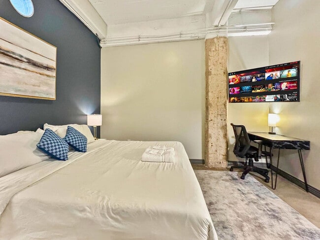 Building Photo - 500 S Ervay St