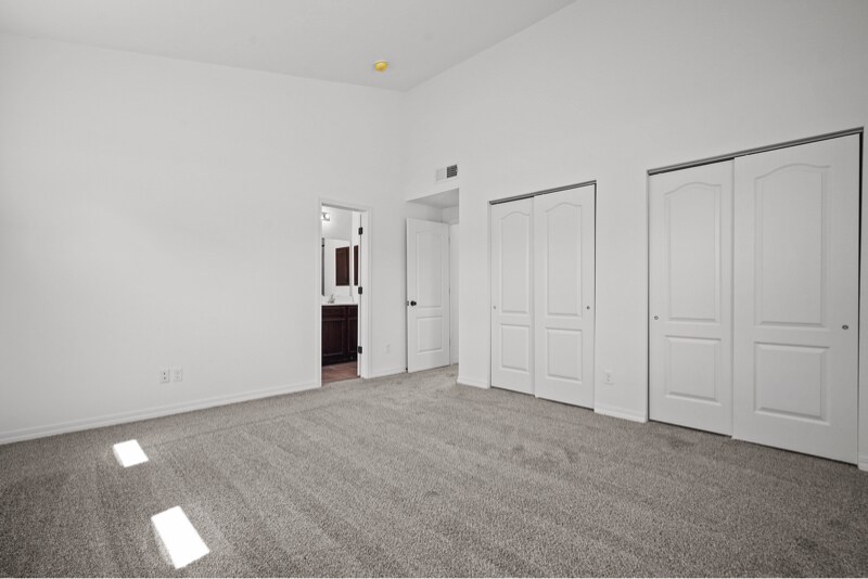 Building Photo - 12832 Linstead Ave