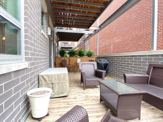 Building Photo - 1247 W Madison St