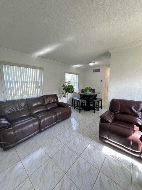 Building Photo - 3901 SW 78th Ct