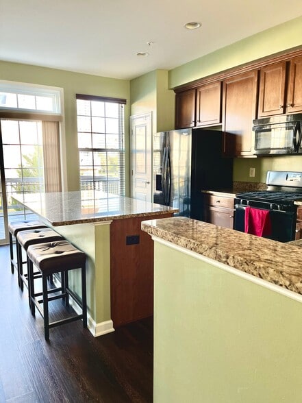 Building Photo - 23141 Foxglove Way