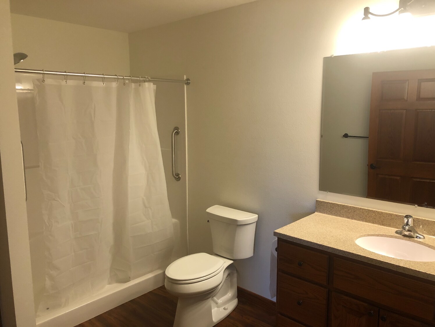 Building Photo - 1402 Maple Dr