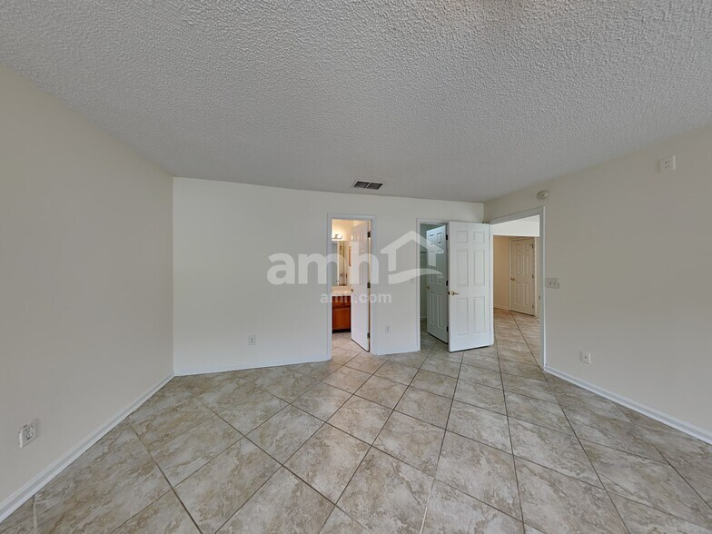 Building Photo - 9081 Prosperity Lake Dr