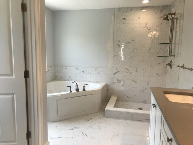 Building Photo - 53 Wellesley Rd Ext