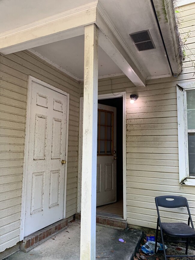 Building Photo - Newly Remodeled Townhouse in Valdosta